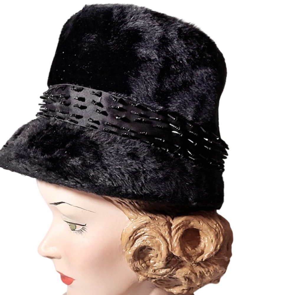 1960s True Vintage Black Cloche Style Tall Brimmed Hat With Beads And A Bow - Picture 3 of 5
